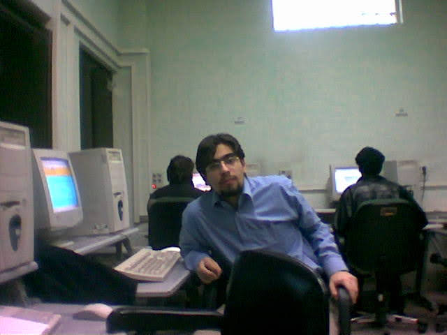 سید حمیدرضا عظیمی در دوران تحصیل کارشناسی در دانشگاه صنعتی امیرکبیر سید حمیدرضا عظیمی در دوران تحصیل کارشناسی در دانشگاه صنعتی امیرکبیر