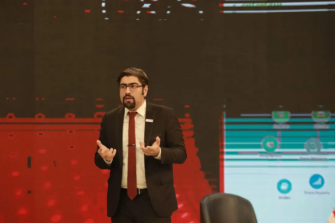 سید حمیدرضا عظیمی در برنامه زنده تلویزیونی سید حمیدرضا عظیمی در برنامه زنده تلویزیونی